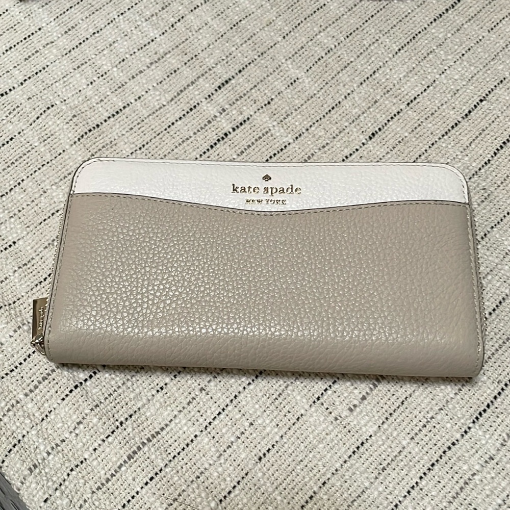 Kate Spade wallet. Like new condition